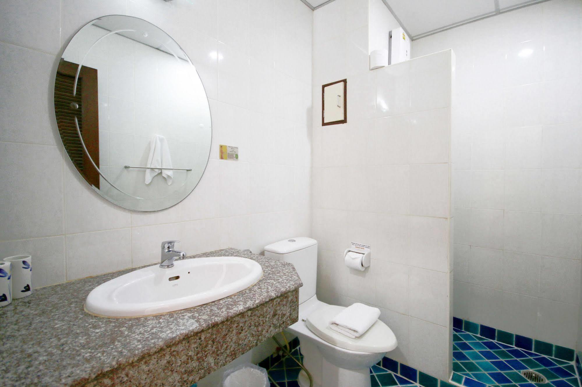 Orange Hotel Patong Екстериор снимка